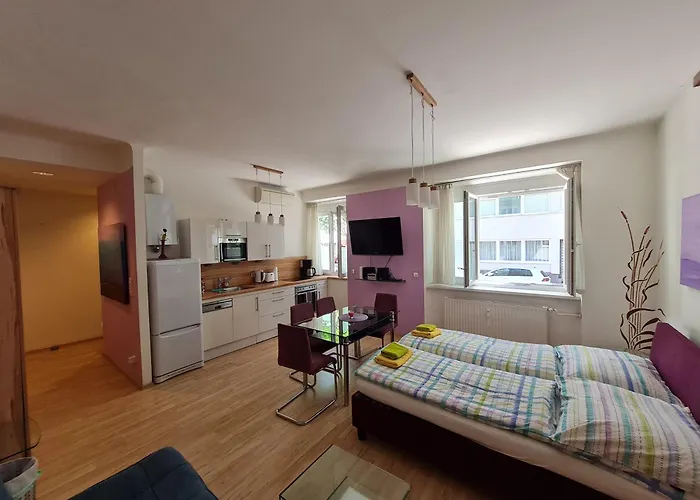 Modern In The Heart Of - Steps From The Opera Apartment *